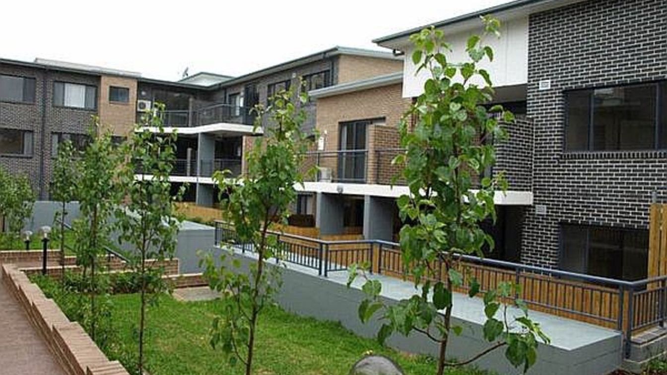 Renovated & affordable 3 bedroom unit - 14/5 Virginia St, Rosehill NSW 2142 - 1