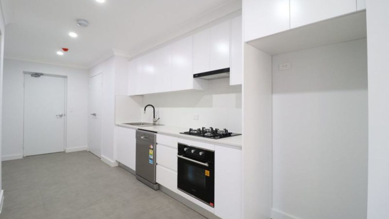 Spacious Courtyard Apartment - 4/26 Lydbrook St, Westmead NSW 2145 - 1