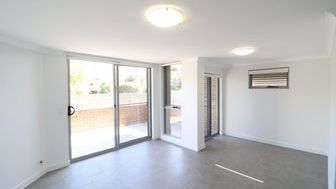 Spacious Courtyard Apartment - 4/26 Lydbrook St, Westmead NSW 2145 - 2