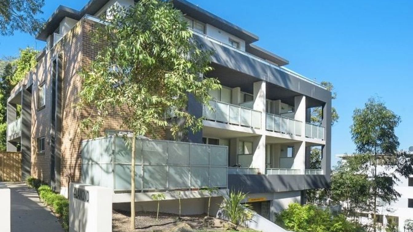 NEAR NEW AFFORDABLE 1 BEDROOM UNIT - 5/4 Lamond Dr, Warrawee NSW 2074 - 1