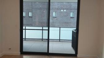 Modern 2-Bedroom Close to Parramatta CBD - 16/14 Good St, Westmead NSW 2145 - 3