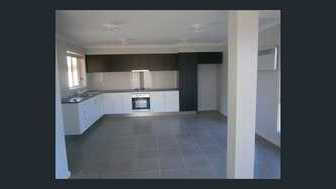 Modern and spacious 3-bedroom home  - 1/5 Crowther Dr, Junction Hill NSW 2460 - 4