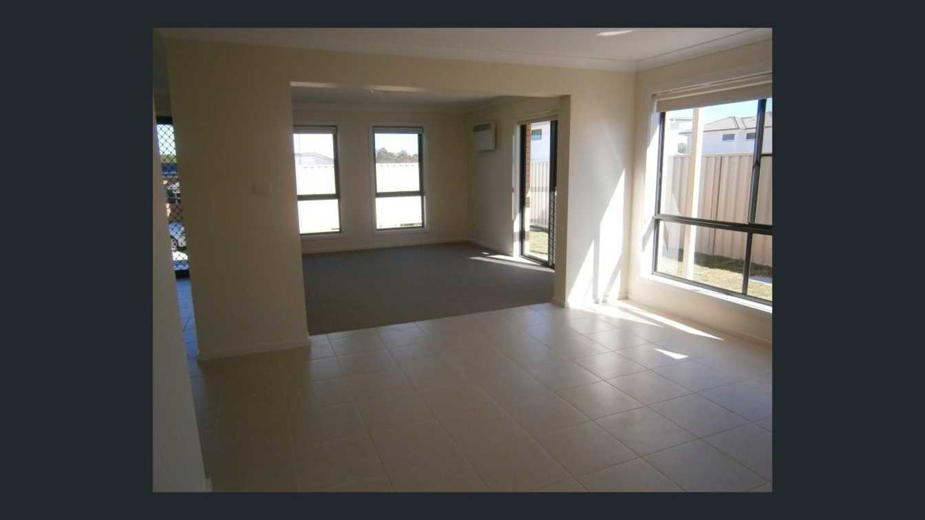 Modern and spacious 3-bedroom home  - 1/5 Crowther Dr, Junction Hill NSW 2460 - 5