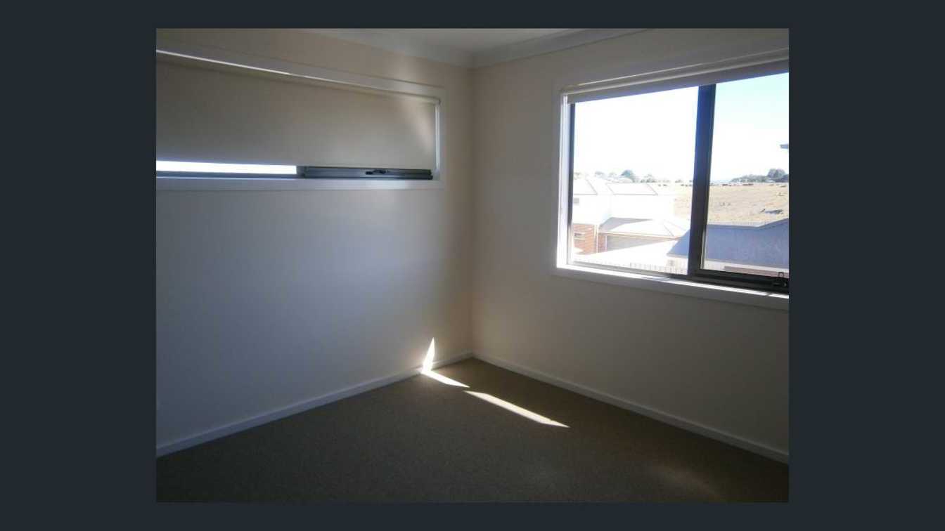 Modern and spacious 3-bedroom home  - 1/5 Crowther Dr, Junction Hill NSW 2460 - 6