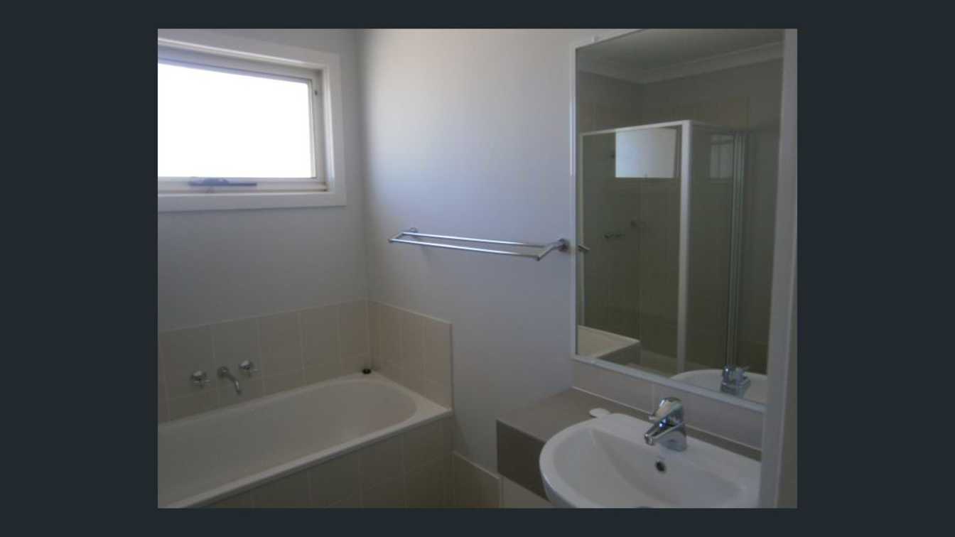 Modern and spacious 3-bedroom home  - 1/5 Crowther Dr, Junction Hill NSW 2460 - 9
