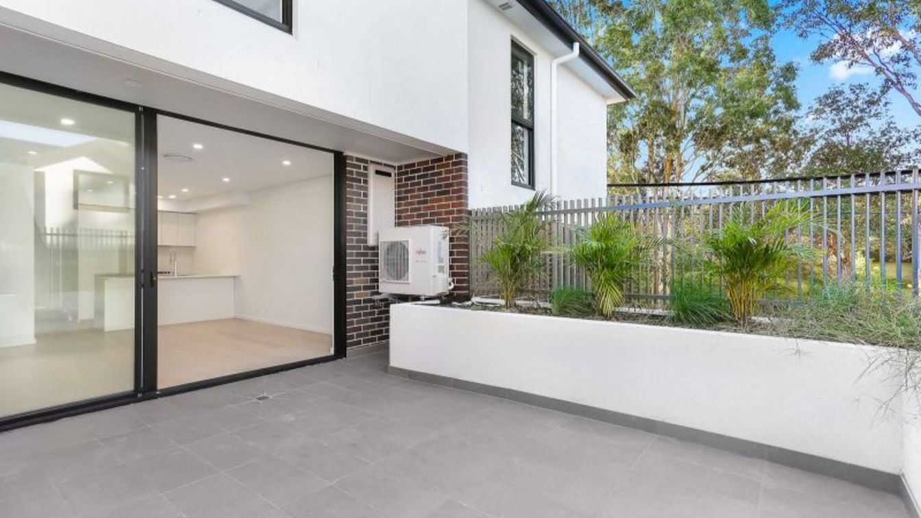 Stylish Two Bed + Study Townhouse (Affordable Rental Housing) - 5/10 Midlothian Ave, Beverly Hills NSW 2209 - 2
