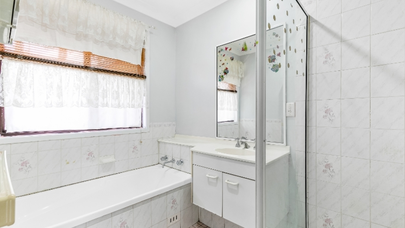 Affordable Housing - Single Level Family Home - 100 Colebee Cres, Hassall Grove NSW 2761 - 2