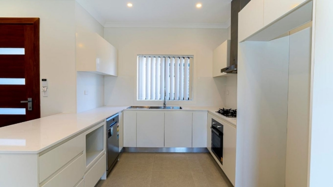 STYLISH COURTYARD TOWNHOUSE - Affordable Rental Housing - 3/28 Eldon St, Riverwood NSW 2210 - 2