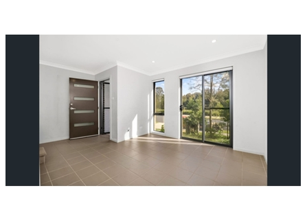 Stylish Family Townhouse – NRAS (National Rental Affordability Scheme) - 12 Emigrant Parade, Bungarribee NSW 2767