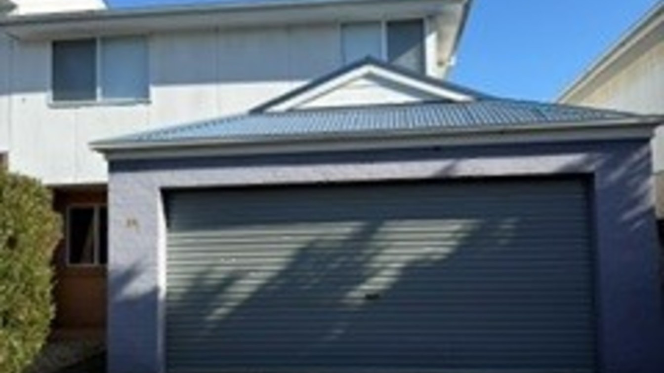 Spacious 3-Bedroom Townhouse with Private Backyard & Garage - 24 Friar Cl, Port Macquarie NSW 2444 - 1