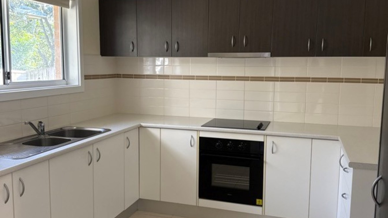 Spacious 3-Bedroom Townhouse with Private Backyard & Garage - 24 Friar Cl, Port Macquarie NSW 2444 - 3