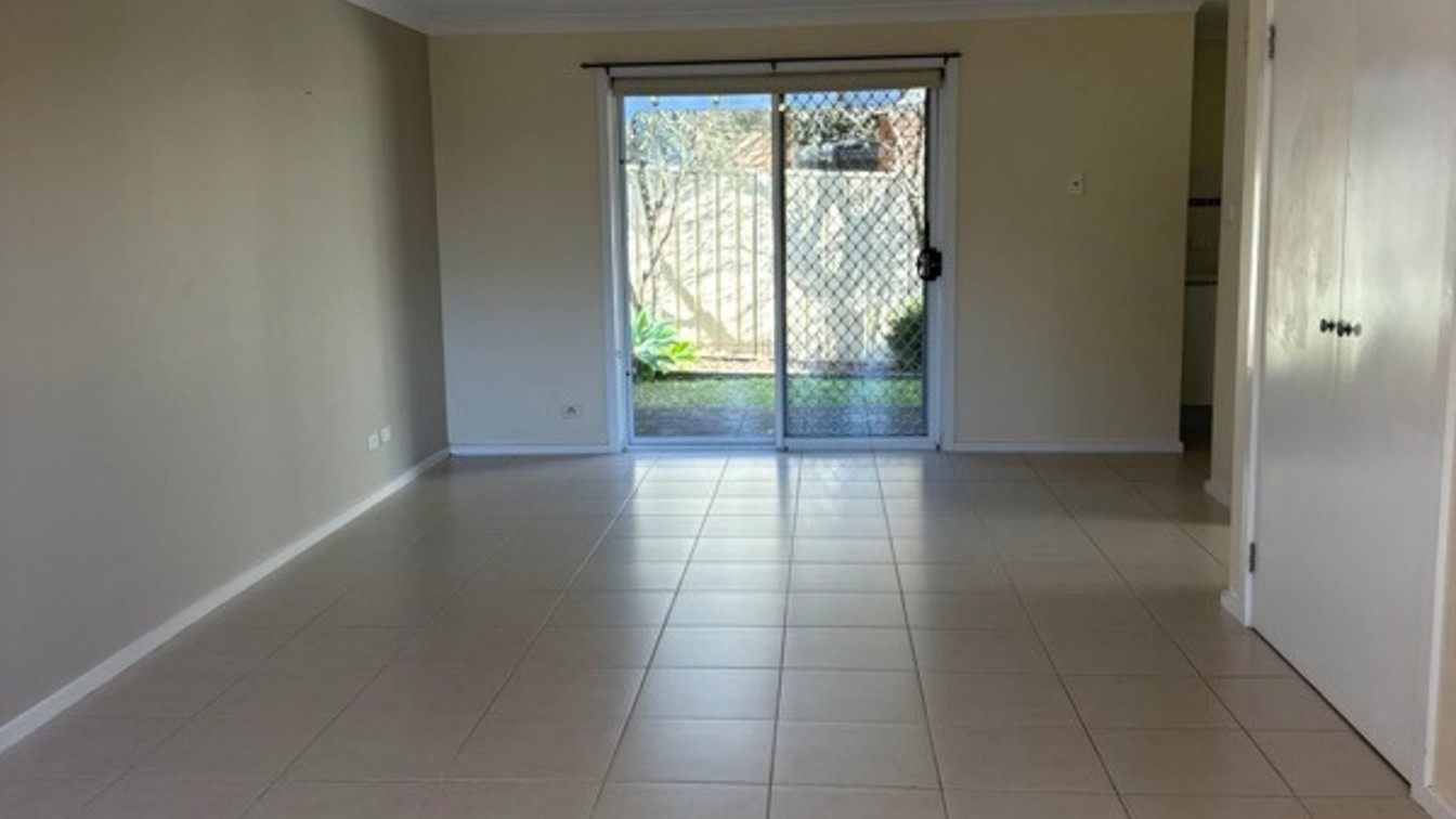 Spacious 3-Bedroom Townhouse with Private Backyard & Garage - 24 Friar Cl, Port Macquarie NSW 2444 - 4