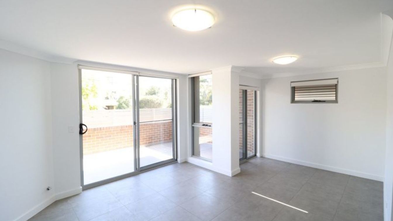 Light Bright and Drenched in Sunlight - 4/26 Lydbrook St, Westmead NSW 2145 - 1