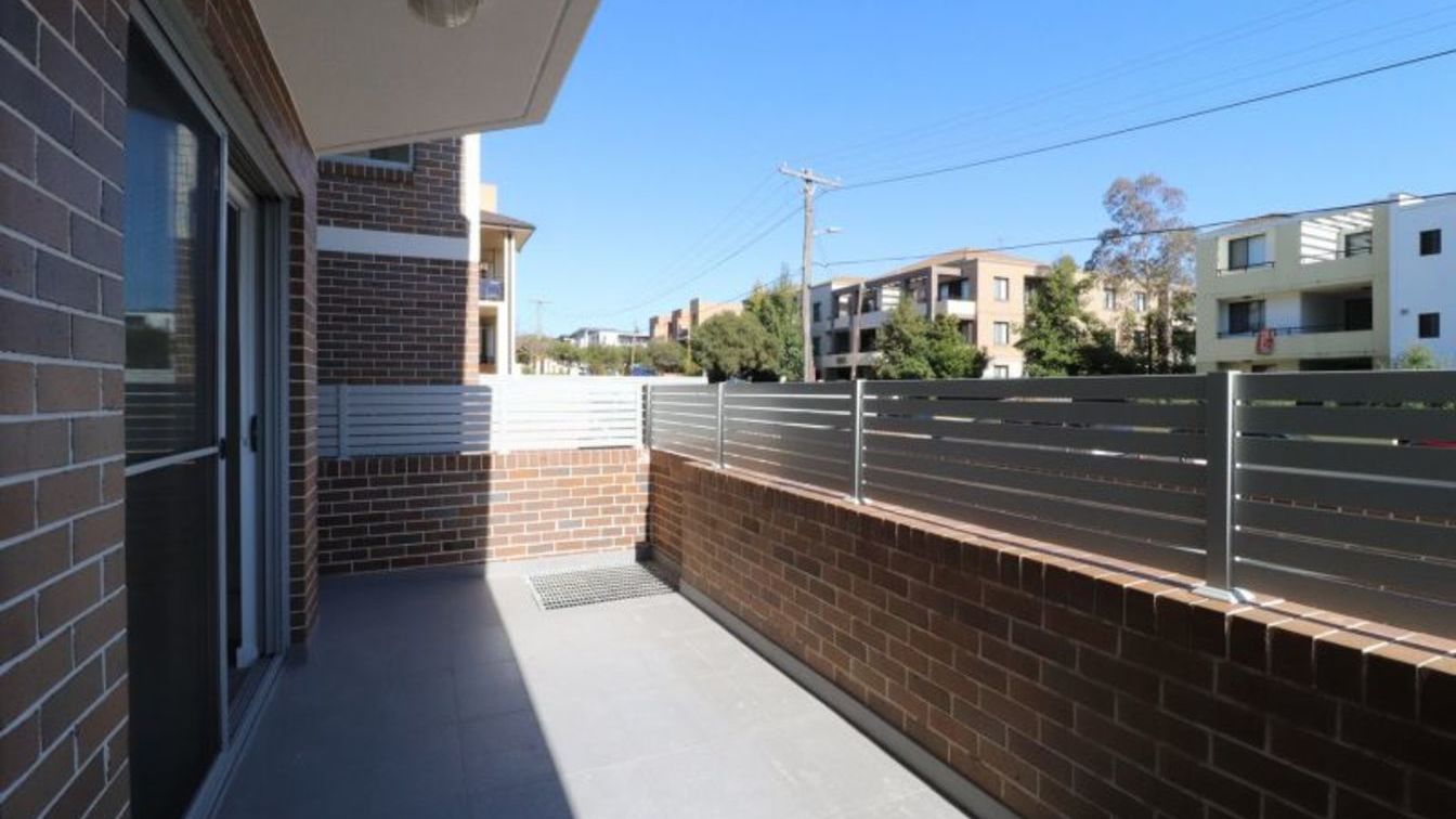 Light Bright and Drenched in Sunlight - 4/26 Lydbrook St, Westmead NSW 2145 - 3