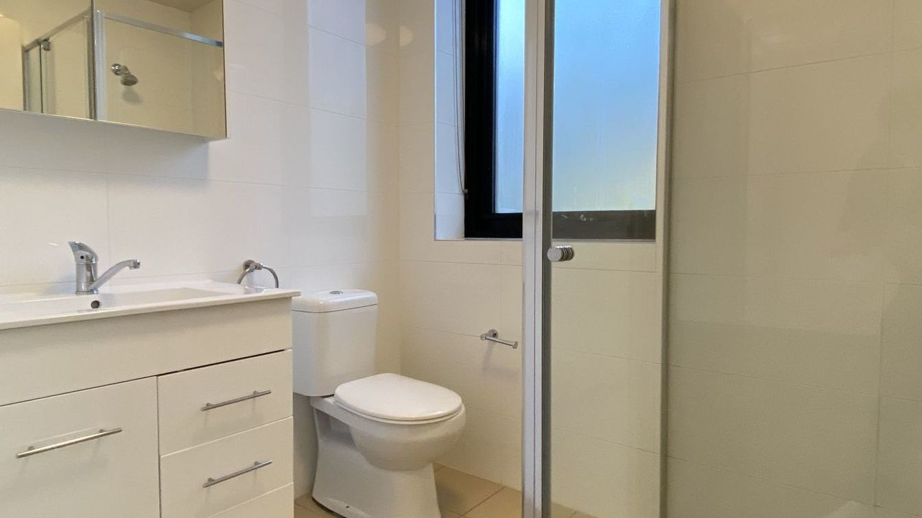 Modern 2 bedroom apartment - 109/47 Lawrence St, Peakhurst NSW 2210 - 3