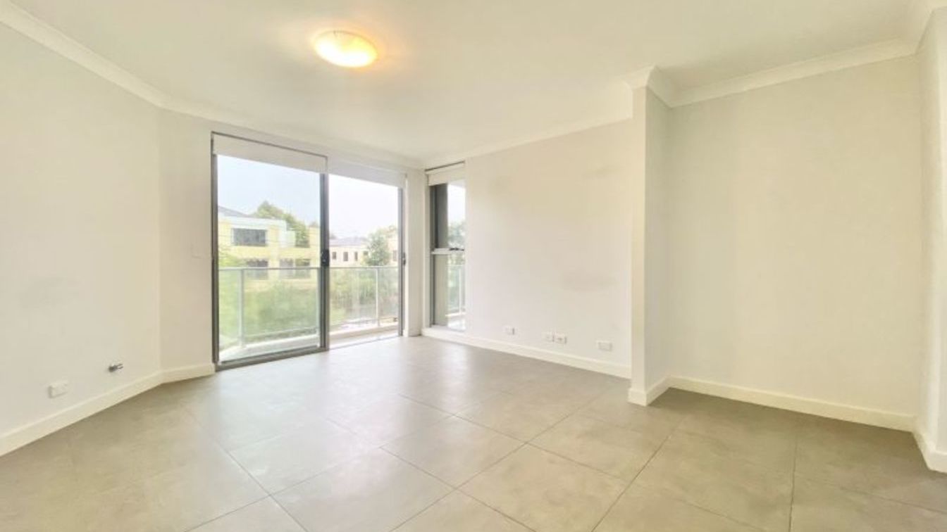 Spacious & Modern Two Bedroom Apartment - 11/26 Lydbrook St, Westmead NSW 2145 - 2