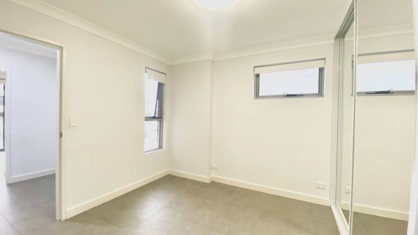 Spacious & Modern Two Bedroom Apartment - 11/26 Lydbrook St, Westmead NSW 2145 - 4