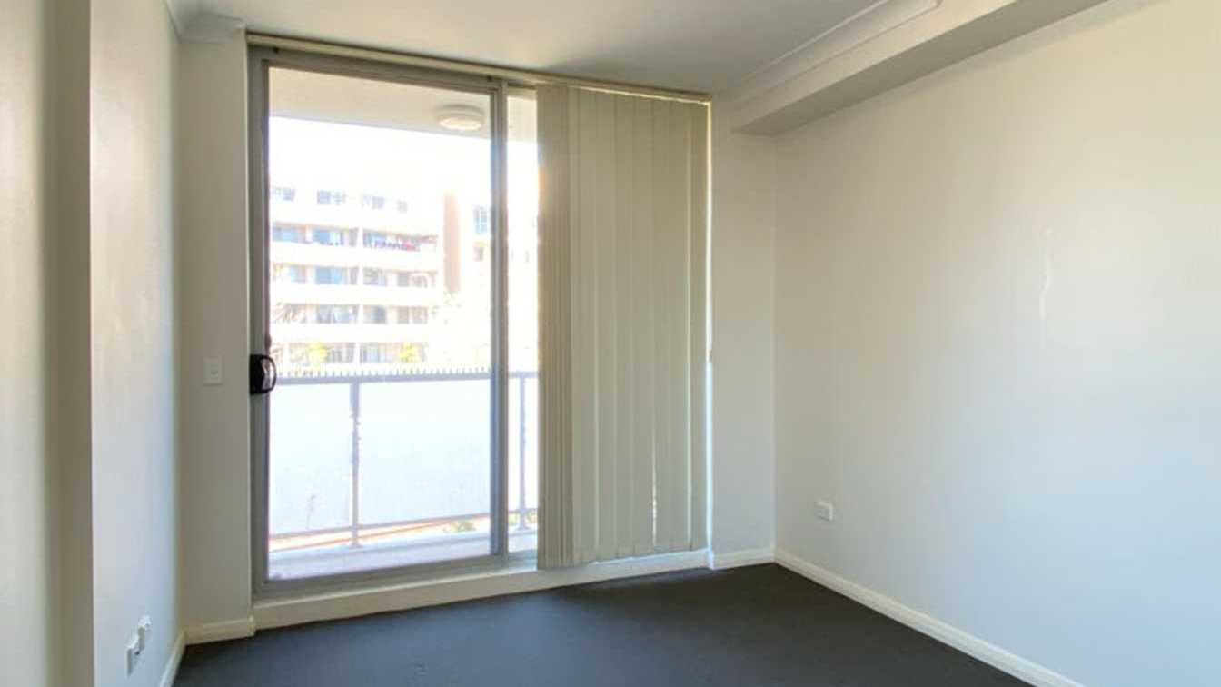Moments from Fairfield CBD 1 Bedroom unit - 4/4 The Crescent, Fairfield NSW 2165 - 4