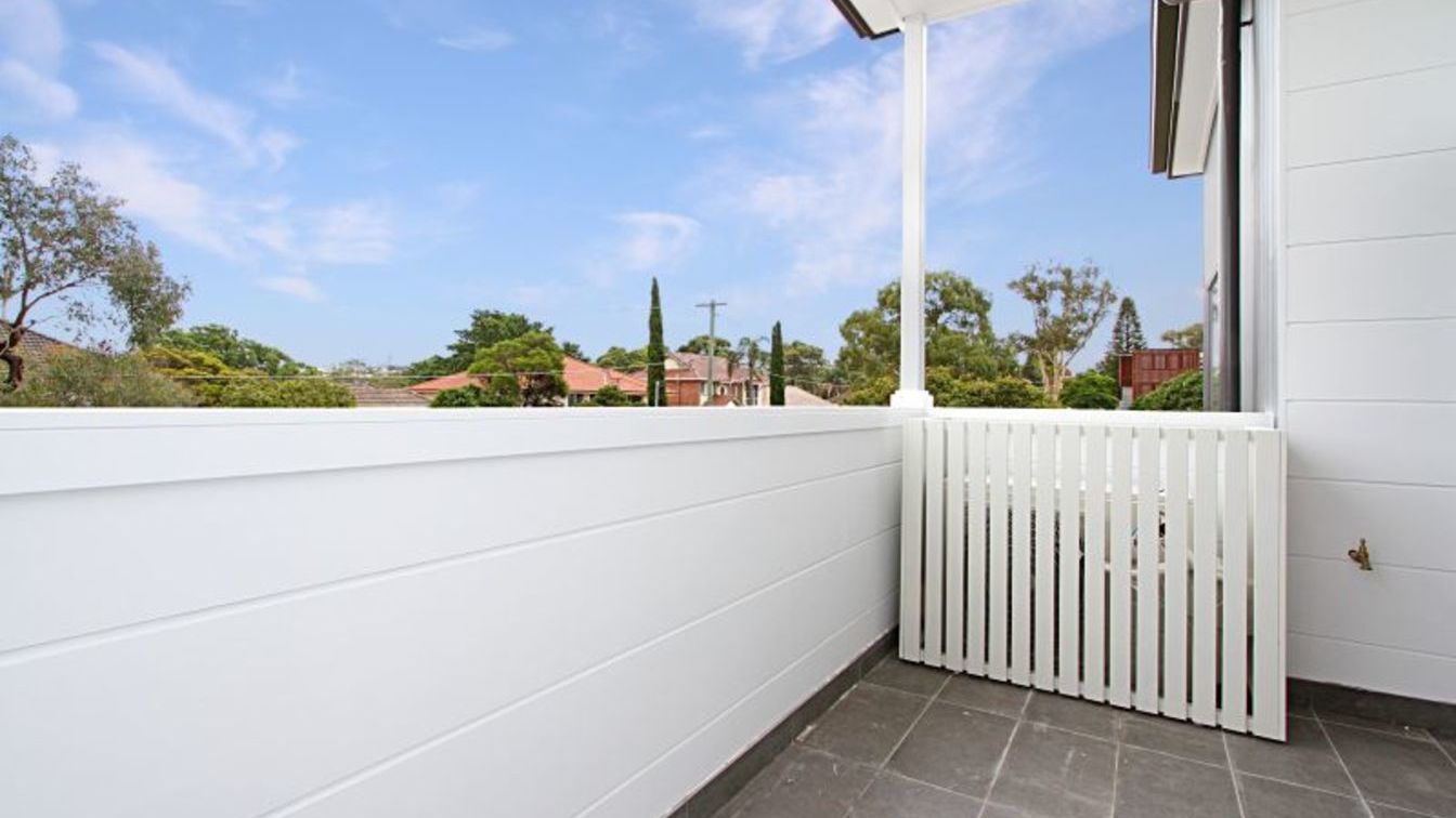 AFFORDABLE HOUSING - Beautifully presented, quiet, leafy location as new contemporary 1 bedroom unit - 2/10 Mooki St, Miranda NSW 2228 - 1