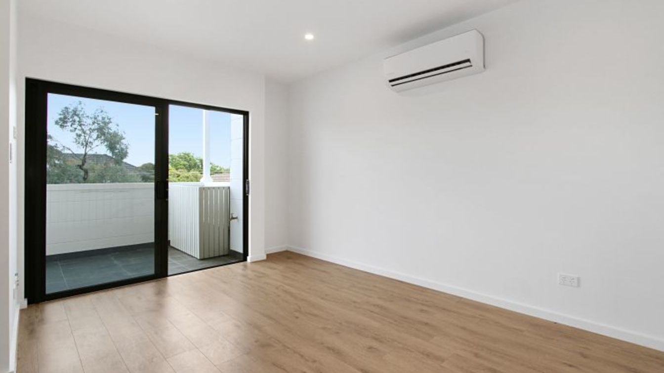 AFFORDABLE HOUSING - Beautifully presented, quiet, leafy location as new contemporary 1 bedroom unit - 2/10 Mooki St, Miranda NSW 2228 - 2