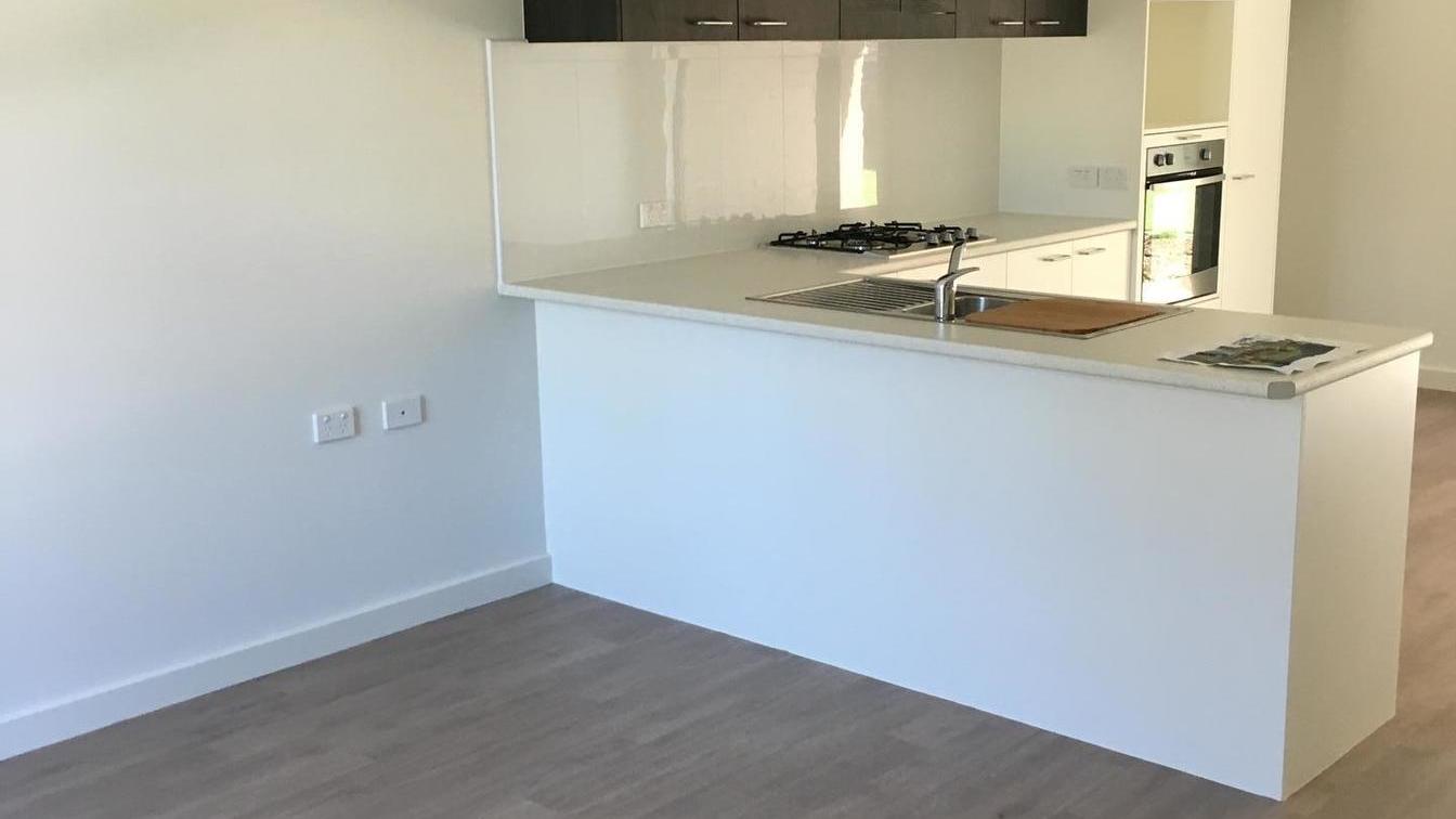 Affordable 2-bedroom unit for working single parent family - 10/11 Koolinda Ave, Point Clare NSW 2250 - 2