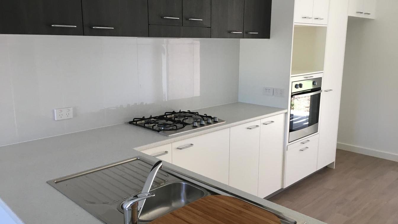 Affordable 2-bedroom unit for working single parent family - 10/11 Koolinda Ave, Point Clare NSW 2250 - 5