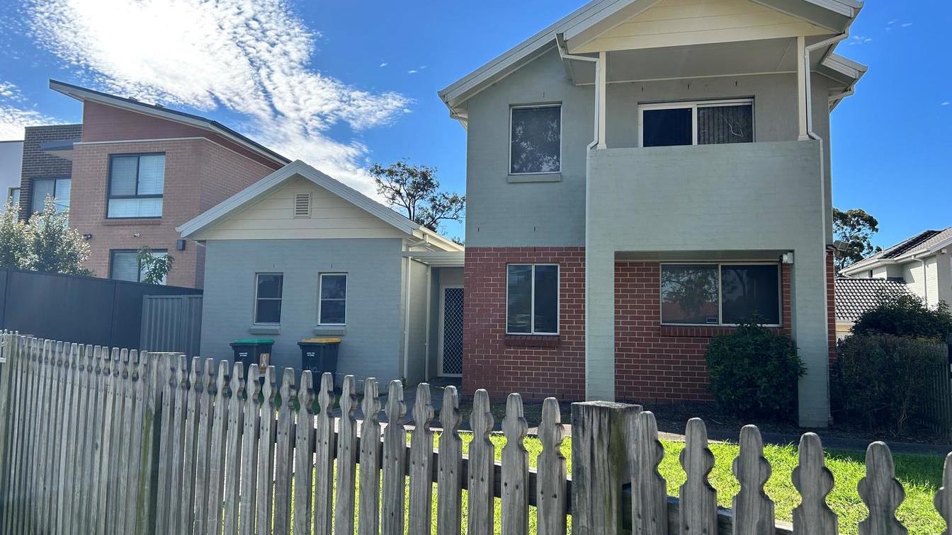 Family friendly townhouse - 1/112 Saywell Rd, Macquarie Fields NSW 2564, Macquarie Fields NSW 2564 - 1
