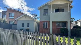 Family friendly townhouse - 1/112 Saywell Rd, Macquarie Fields NSW 2564, Macquarie Fields NSW 2564 - 1