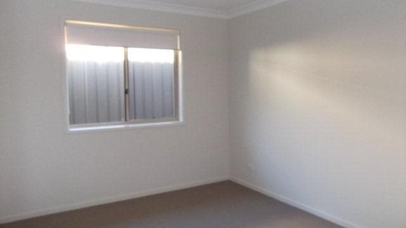 Four bedroom house under the Affordable Housing Program - conditions apply - 32 Drovers Way, Wadalba NSW 2259 - 4