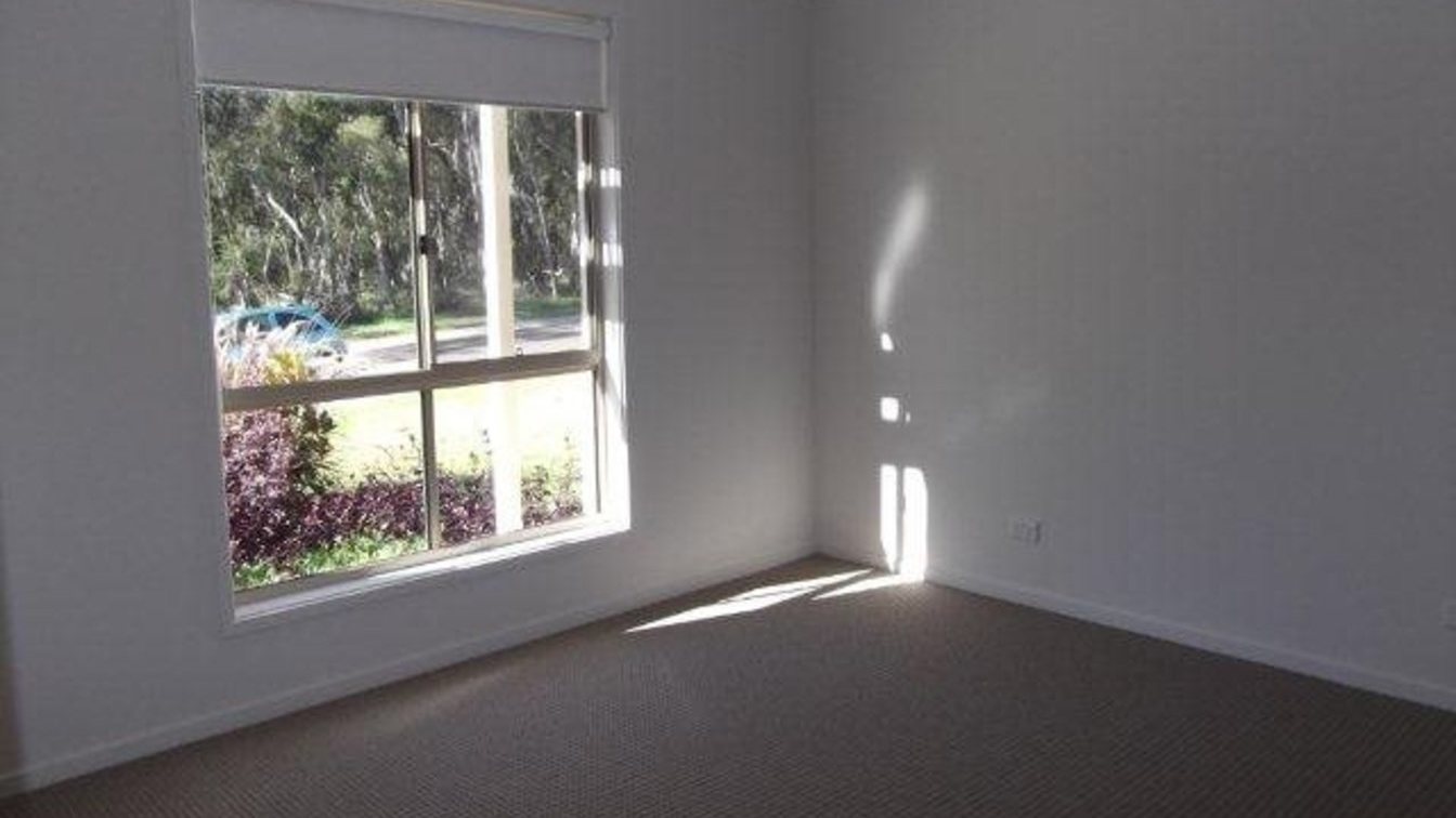 Four bedroom house under the Affordable Housing Program - conditions apply - 32 Drovers Way, Wadalba NSW 2259 - 5