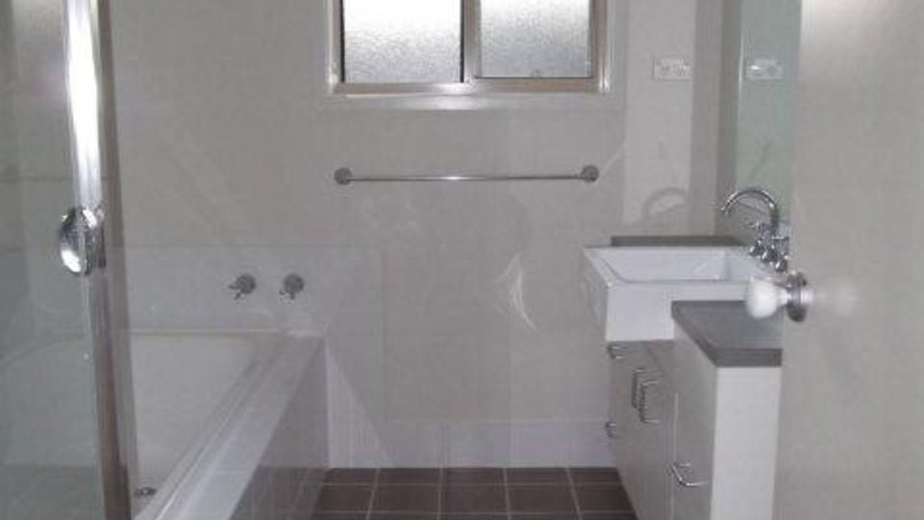 Four bedroom house under the Affordable Housing Program - conditions apply - 32 Drovers Way, Wadalba NSW 2259 - 7