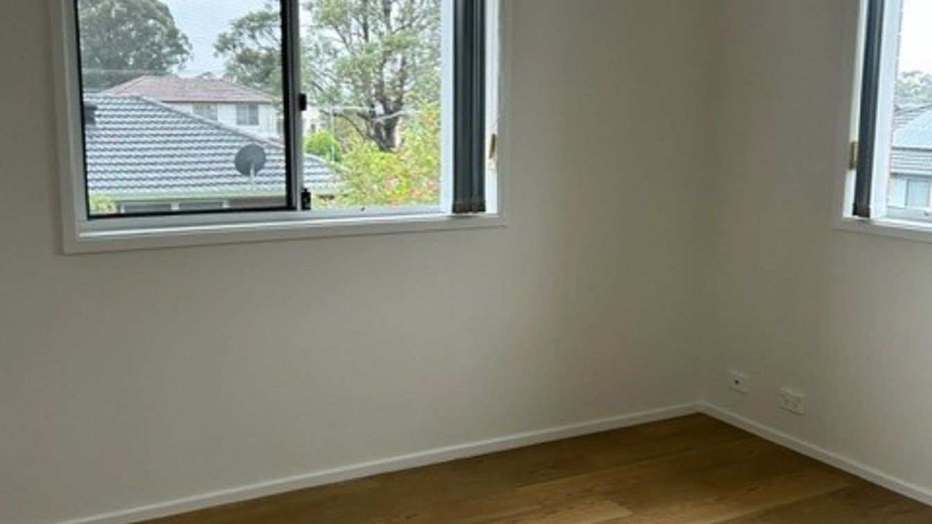 Family friendly townhouse - 4/111a Saywell Rd, Macquarie Fields NSW 2564 - 4