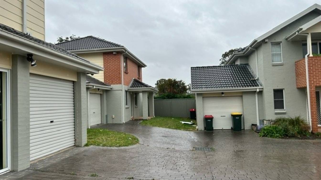 Family friendly townhouse - 4/111a Saywell Rd, Macquarie Fields NSW 2564 - 2