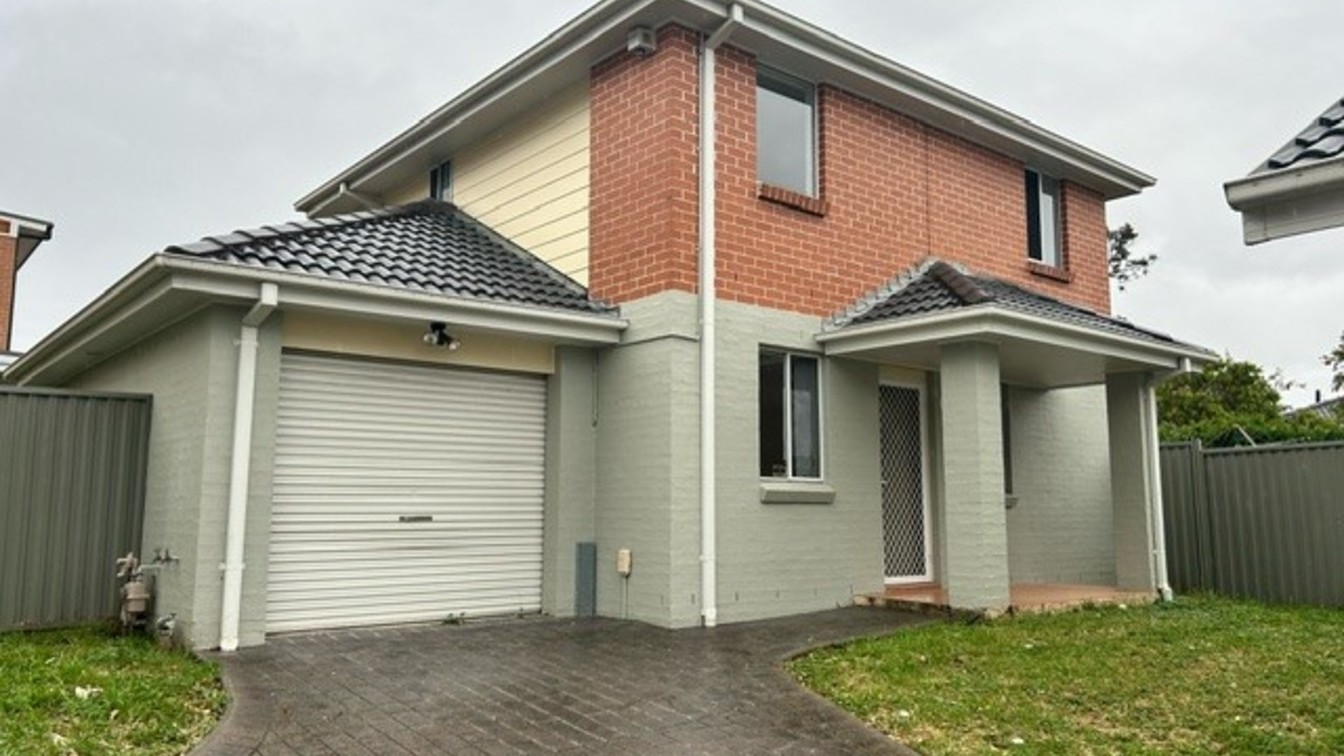 Family friendly townhouse - 4/111a Saywell Rd, Macquarie Fields NSW 2564 - 1