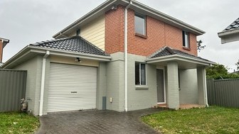 Family friendly townhouse - 4/111a Saywell Rd, Macquarie Fields NSW 2564 - 1