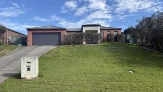 Family Friendly Home in Wauchope - 100 Riverbreeze Dr, Crosslands NSW 2446 - 1