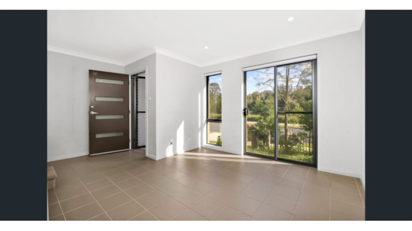 Stylish Family Townhouse – NRAS (National Rental Affordability Scheme) - 6 month lease - 10 Emigrant Parade, Bungarribee NSW 2767 - 4