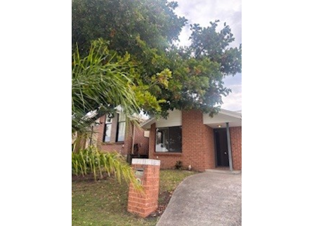 Light and bright 2 bedroom duplex - 32A Friar Cl, Port Macquarie NSW 2444