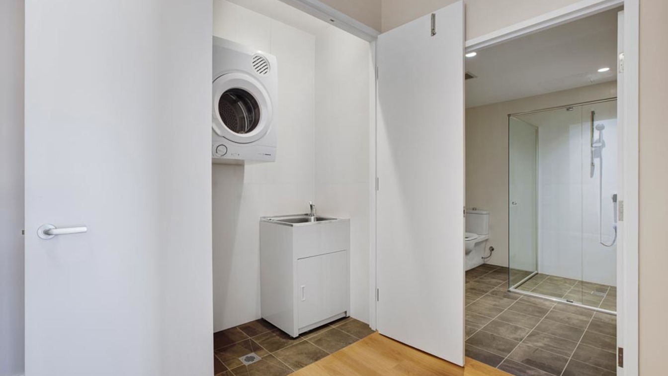 APPLICANT APPROVED - Modern 3 Bedroom Unit in Newtown - 2 Gladstone St, Newtown NSW 2042 - 6