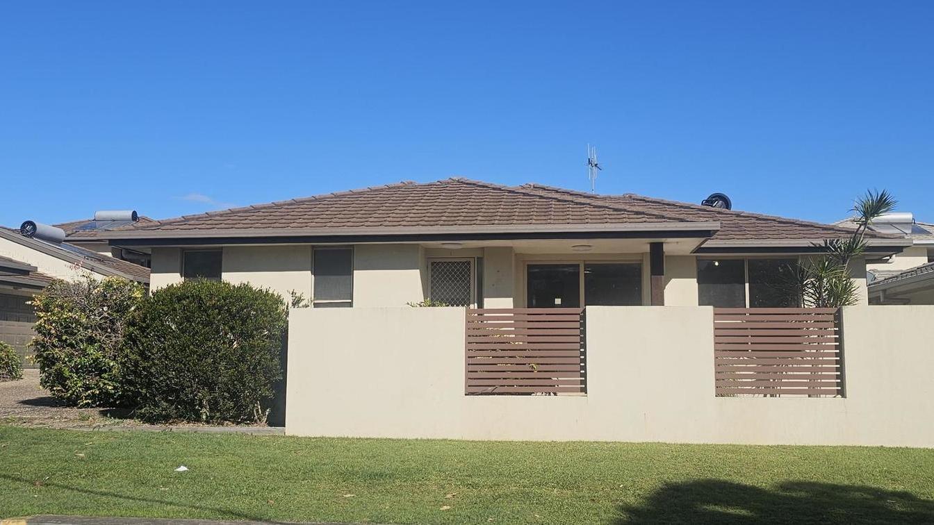 Modern and spacious 3-bedroom Villa - 74-76 Hastings River Dr, Port Macquarie NSW 2444 - 1